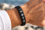Ostsee Armband Schwarz – Geflochtenes Kunstleder & Edelstahl mit maritimen Motiven – Bild 2